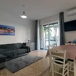 Terrazzo Sul Portico - A 3 Minuti Dal Mare 公寓 *